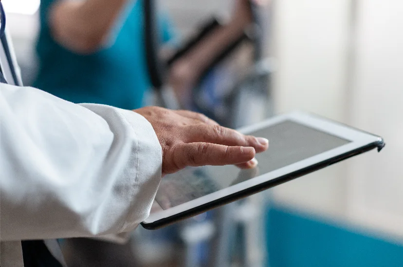 Tecnologia tableta con inteligencia en salud